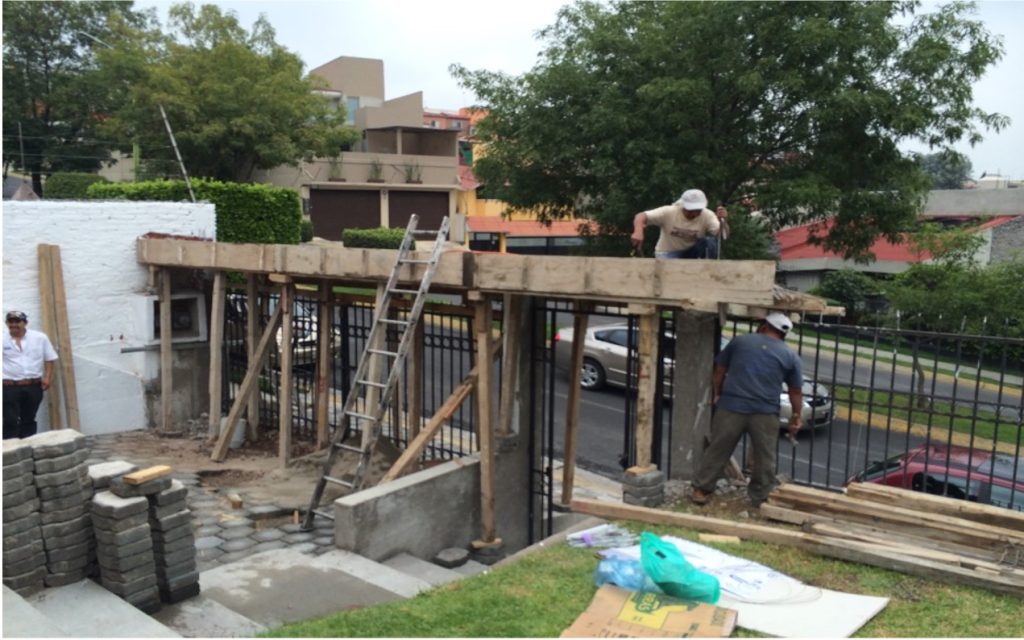 Elaboración de Marquesina vios constructora